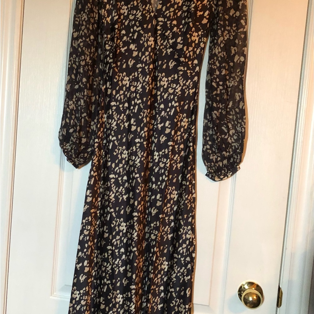 Ginia silk dress size xs new, never worn tags on.